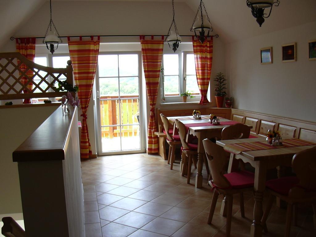 Weingut Gaestezimmer Gruber Ehrenhausen Szoba fotó